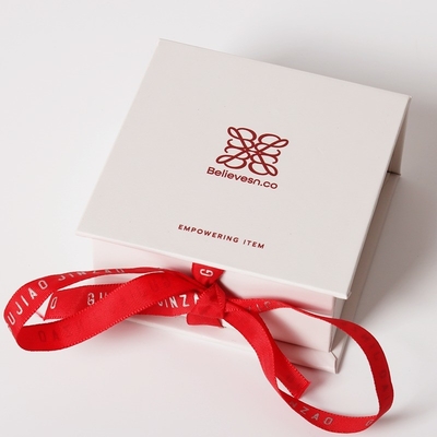 Logo Çaplı Magnetik Kağıt Kutusu Kırmızı Kurdele Özel Boyutlu Noel Hediye Paketleri
